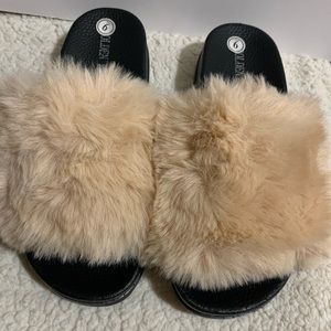 Light beige Fur Slides